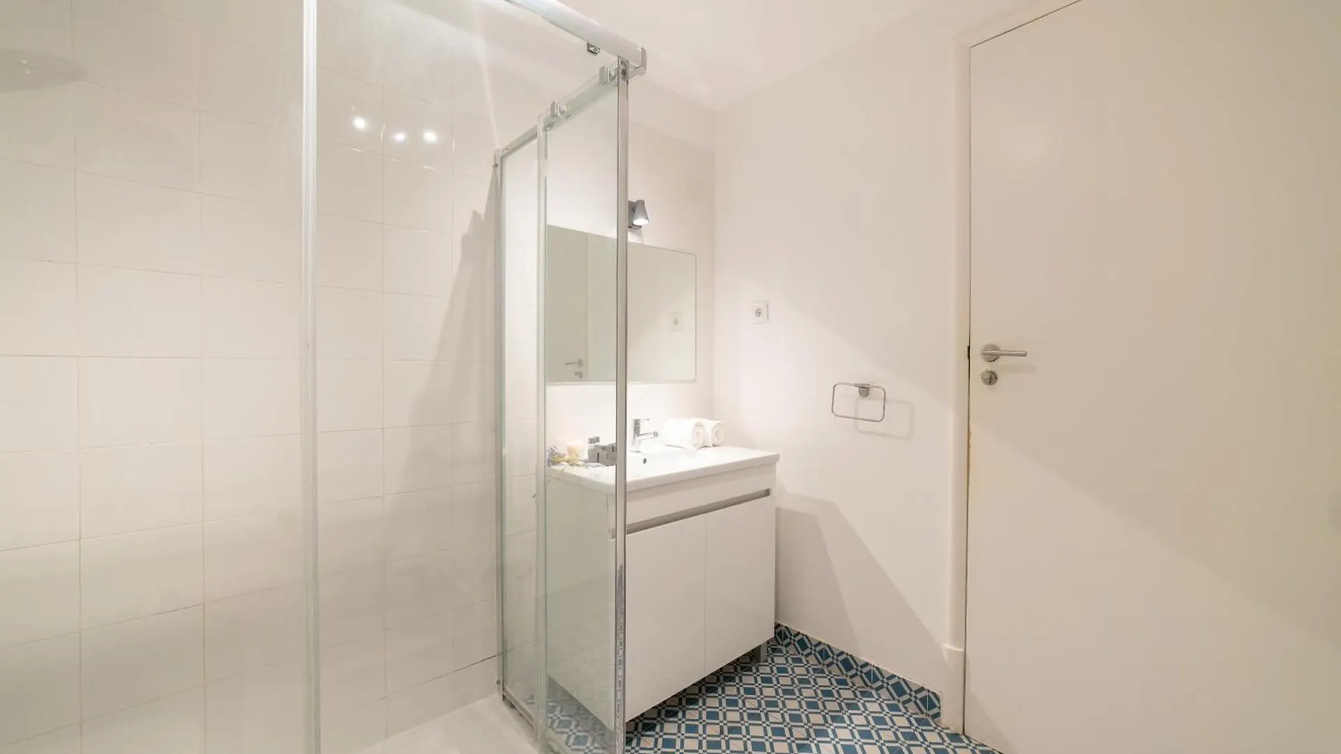 Desterro 2 - Historical Four-Bedroom Apartment Лиссабон Португалия
