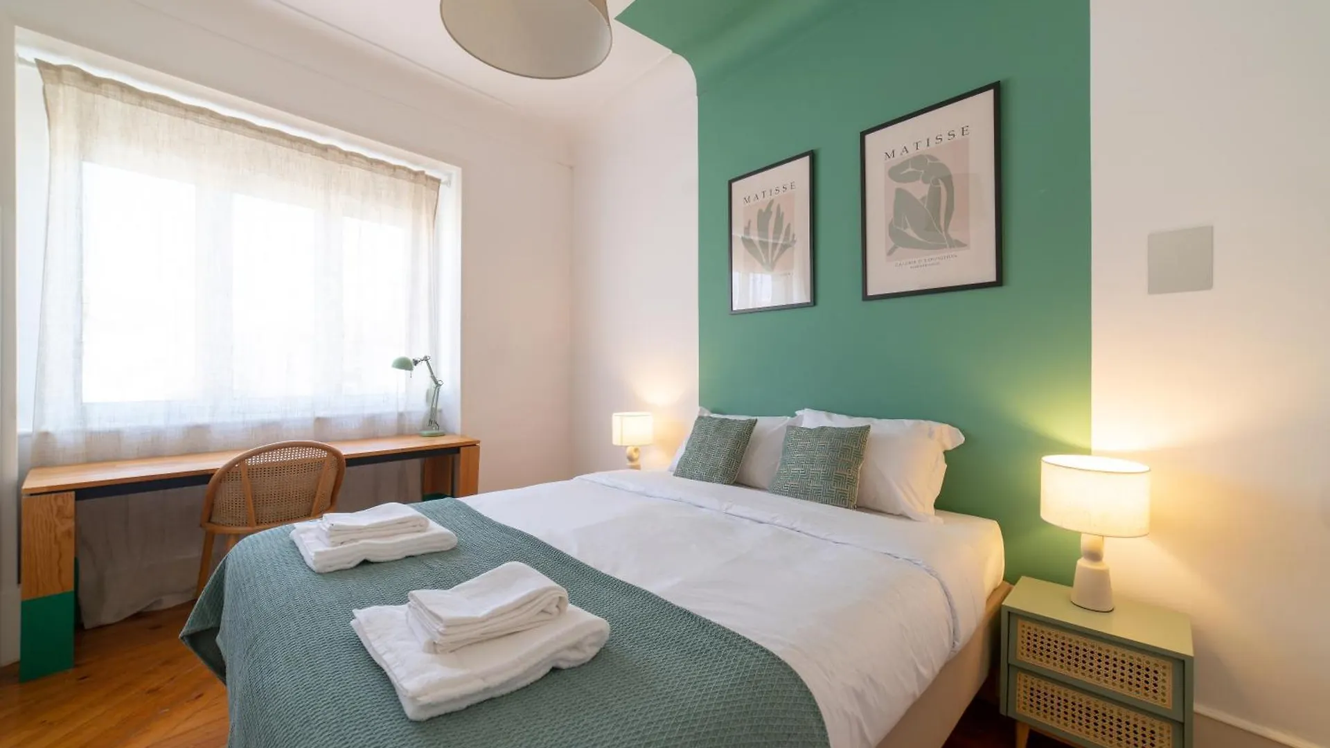Desterro 2 - Historical Four-Bedroom Apartment Лиссабон