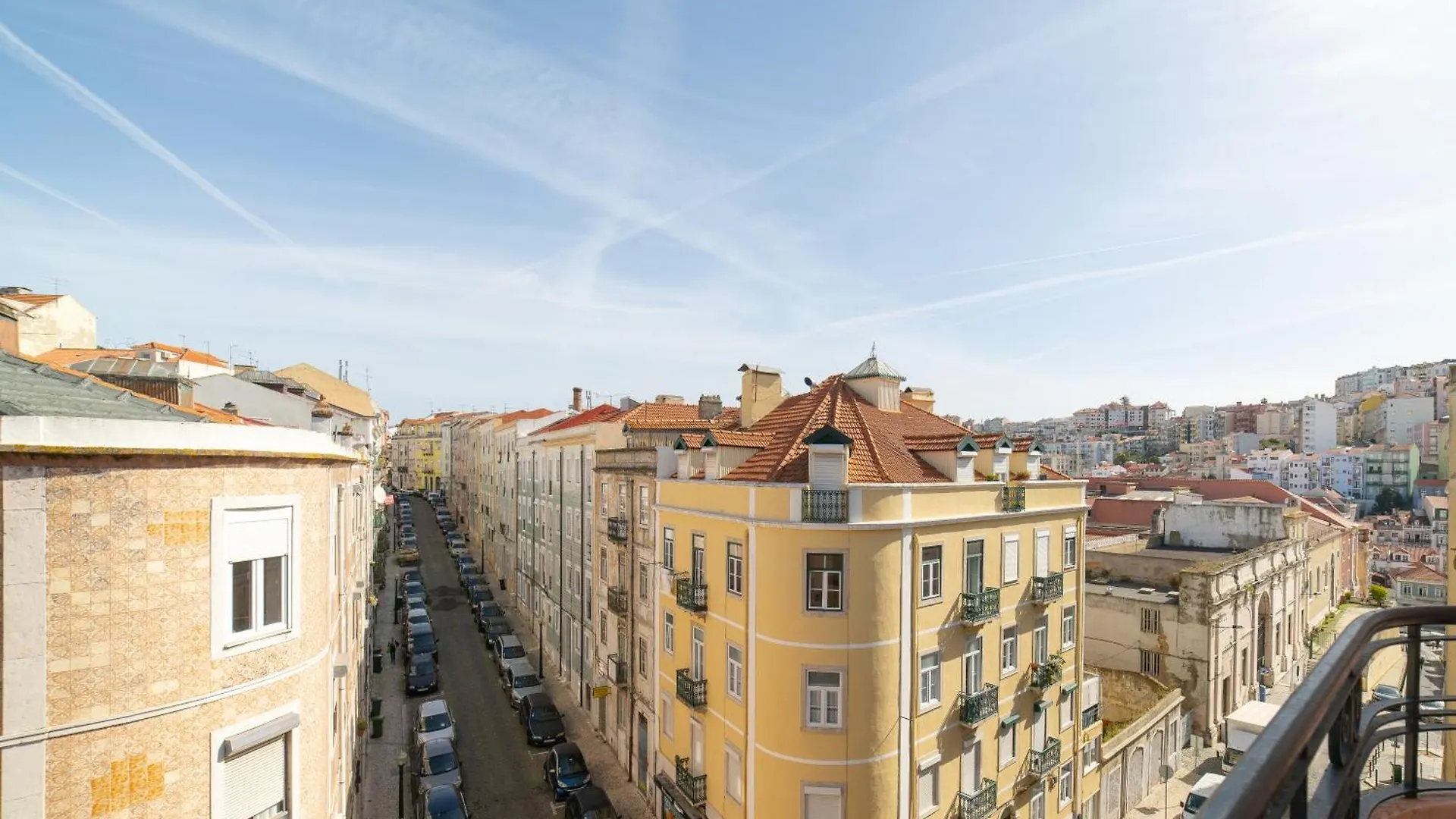 Desterro 2 - Historical Four-Bedroom Apartment Лиссабон